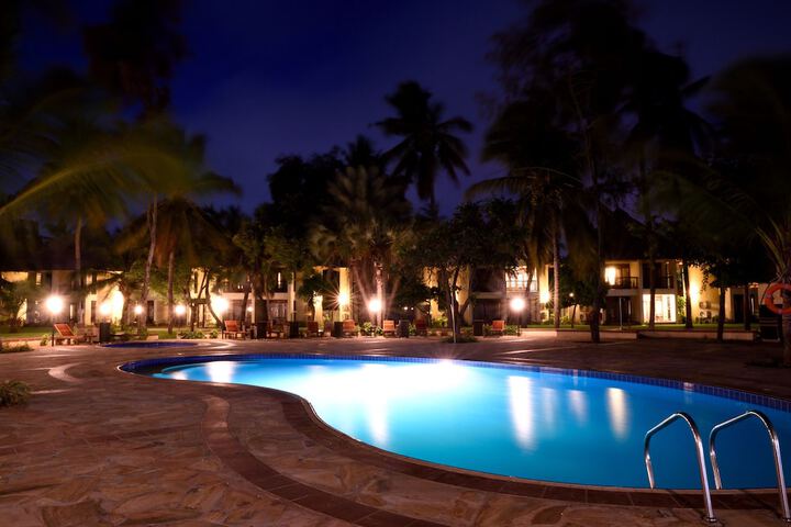 Hotel Pool