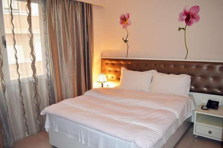 SELECT CITY CENTER HOTEL