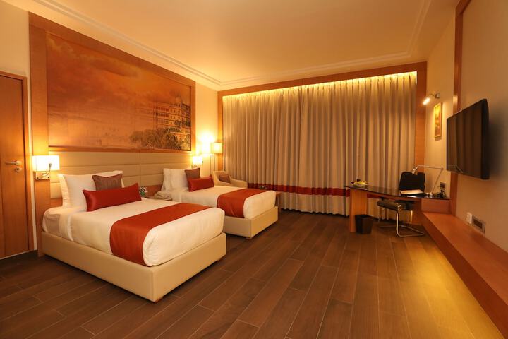 Room 6 of 24