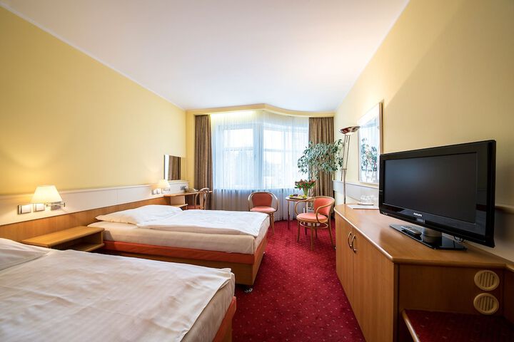 Room 9 of 77
