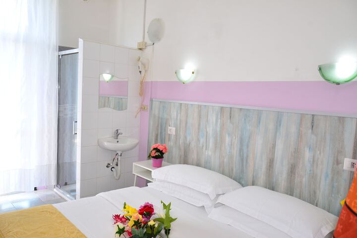 Room 16 of 52