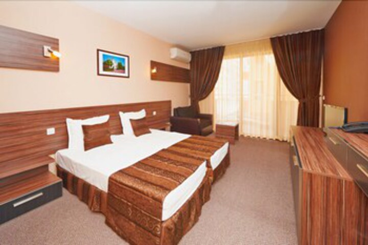 Room 6 of 7