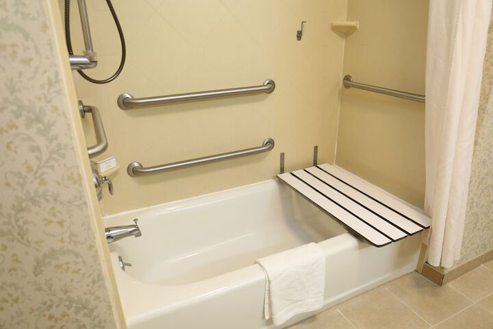 2 Queen Beds Hearing Accessible (8 of 13)