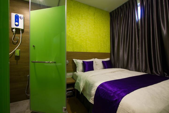 Room 9 of 24