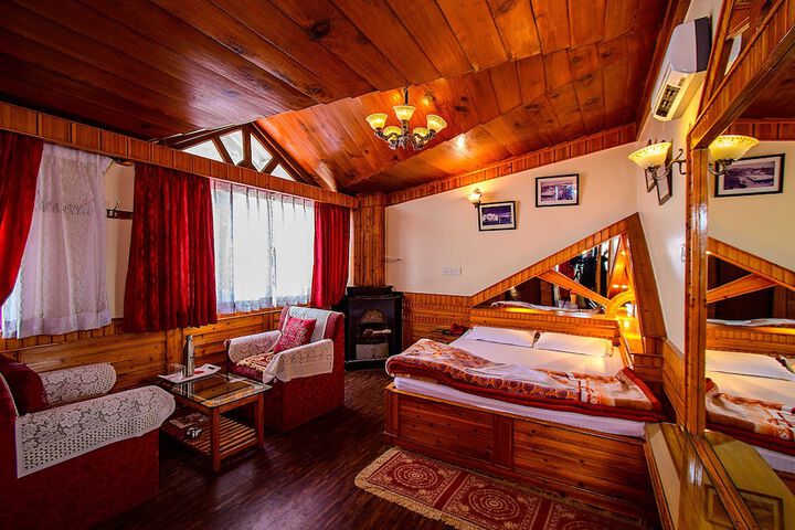 Room 8 of 10