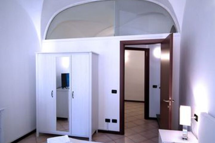 Room 70 of 102