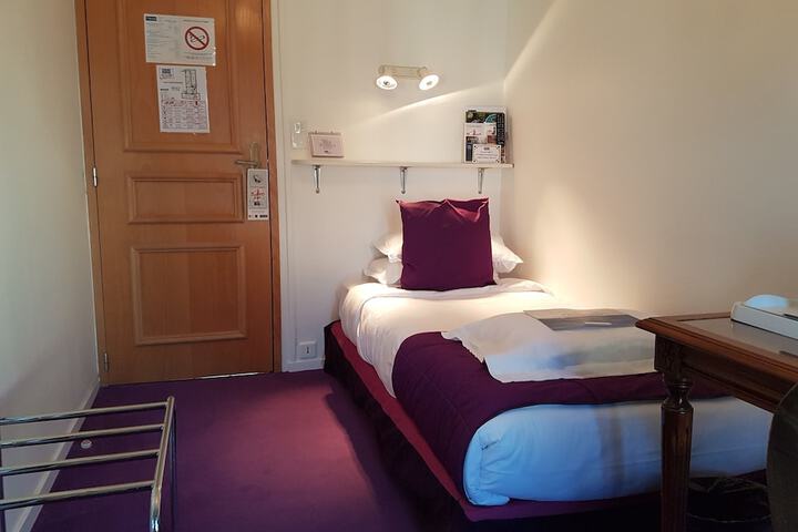 Room 21 of 225