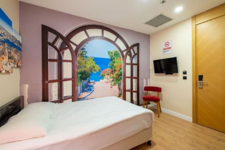 Room 9 of 34