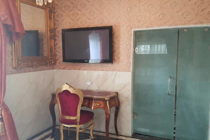 Room 37 of 61