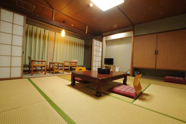 Room 8 of 31