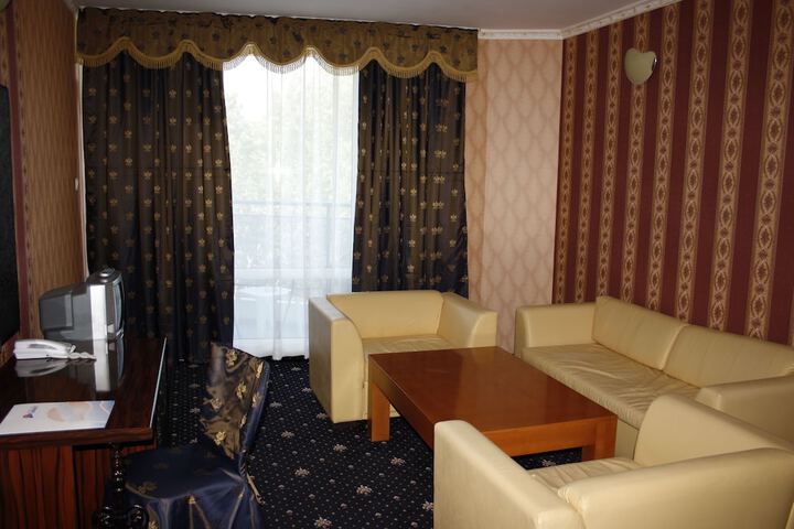 Room 5 of 32