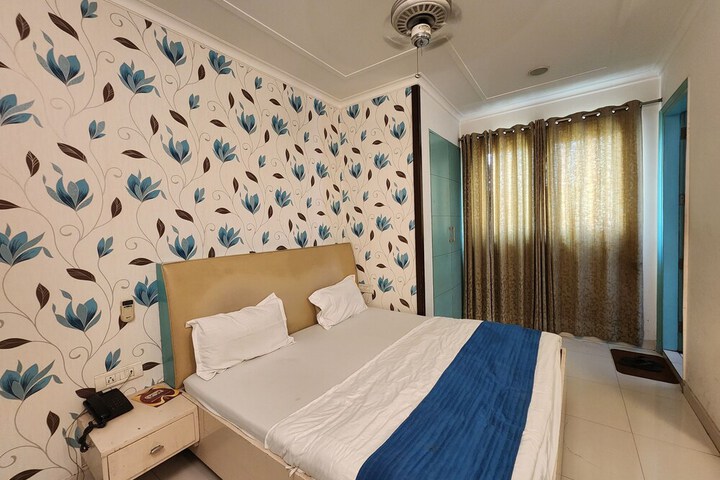 Room 12 of 48