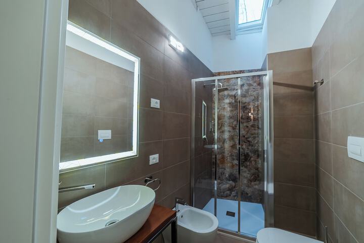 Room 14 of 30