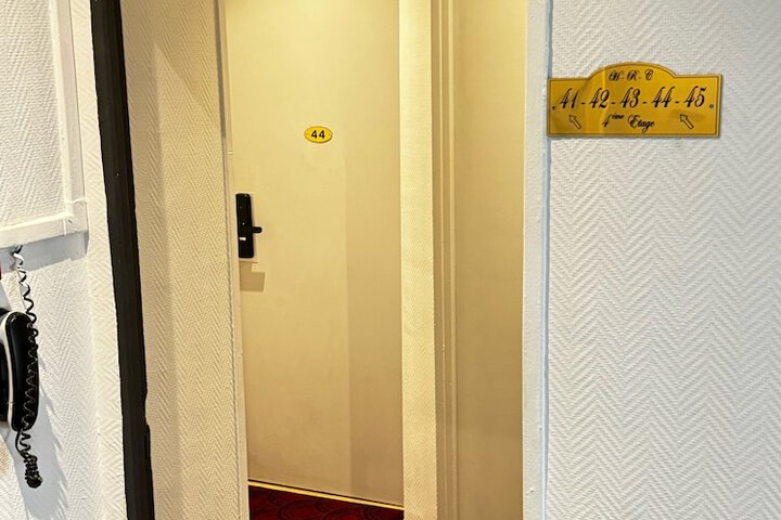 Room 21 of 35