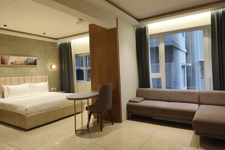 Room 33 of 46