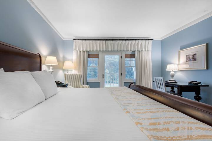 Deluxe Room 1 King Bed (53 of 53)