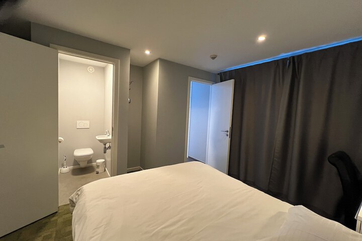 Room 7 of 19