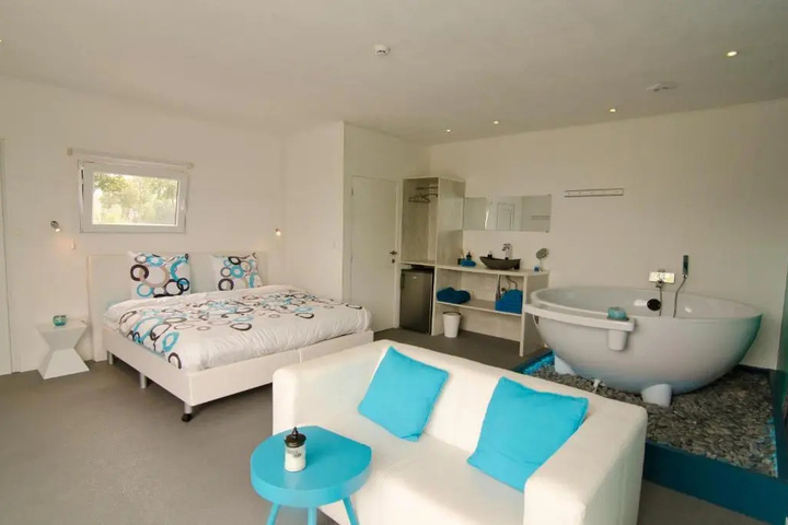 Room 2 of 15