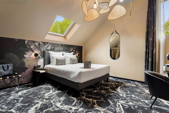Room 15 of 38