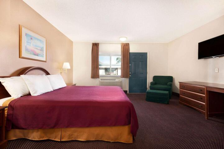 1 King Bed (1 of 3)