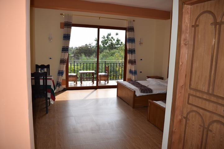 Room 10 of 28