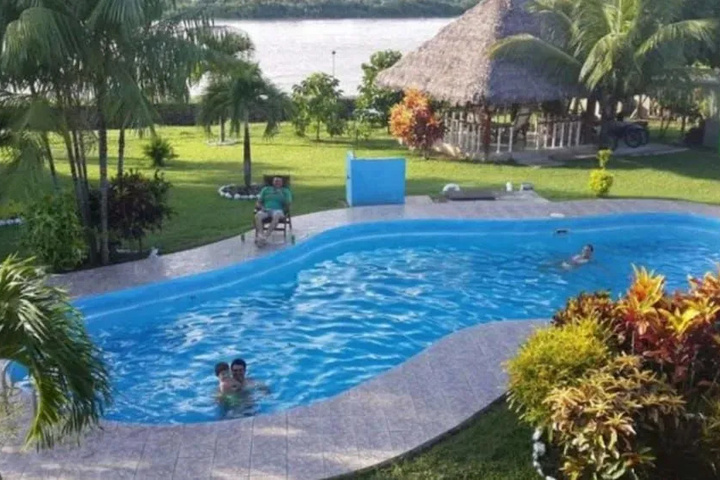 Pool 10 of 17