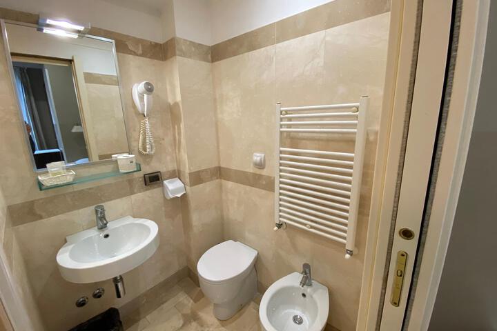 Room 2 of 19