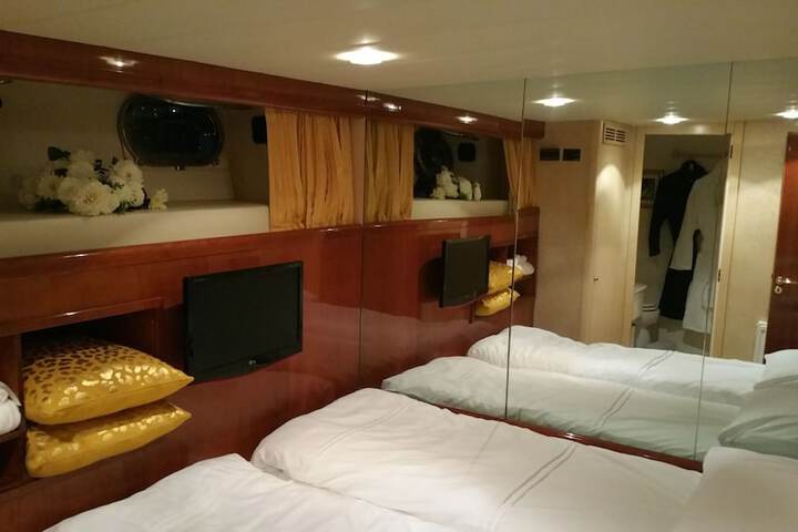 Room 10 of 37