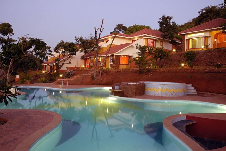Hotel with Pool