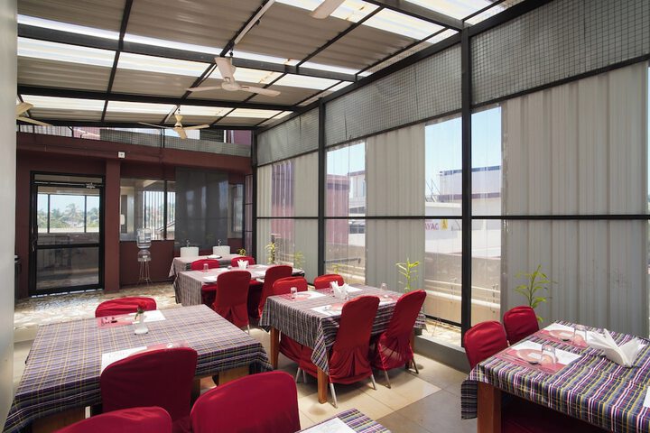 Dining 18 of 19