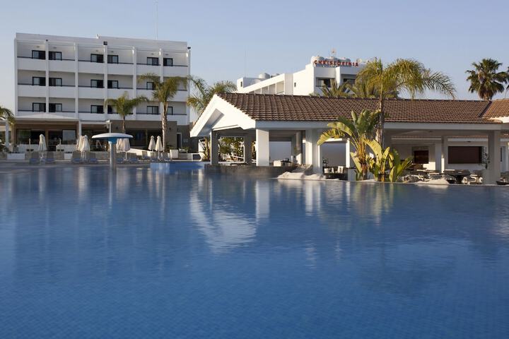 Pools & Facilities