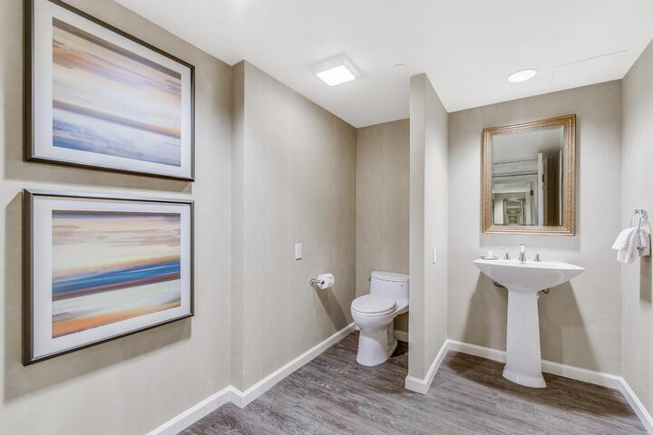 Remus Junior Suite 1 King Newly Renovated (12 of 27)