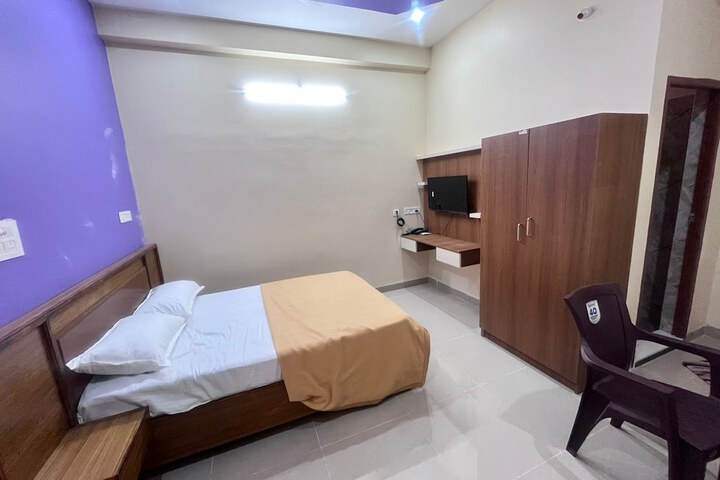 Room 12 of 39