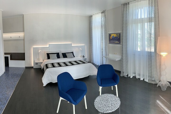 Room 9 of 59