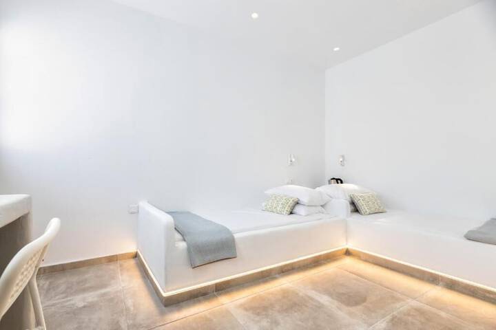 Room 14 of 86