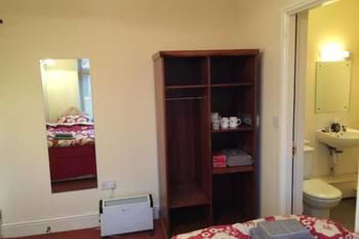 Room 5 of 10