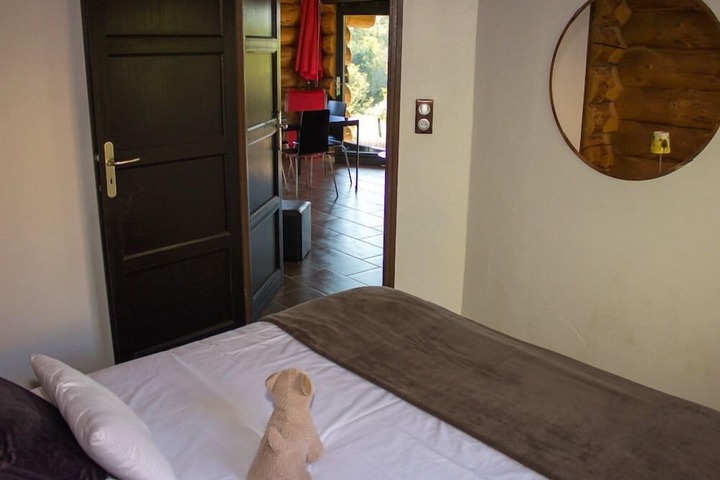 Room 14 of 93