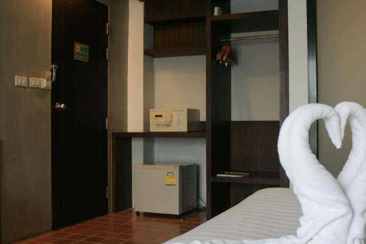 Room 18 of 48