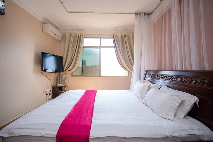 Room 10 of 34