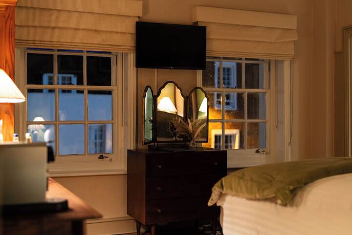 Room 27 of 66
