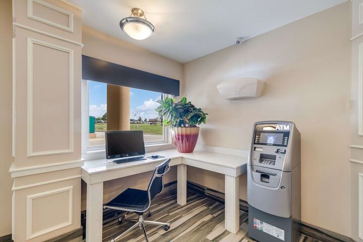 Business Center 37 of 41