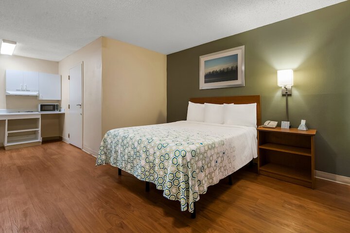 Studio Queen Bed (18 of 18)