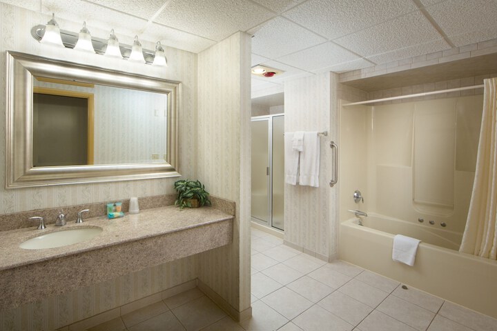 1 Bedroom Suite 2 Double Beds Sofa (1 of 7)