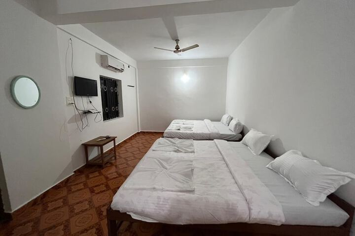 Room 11 of 15