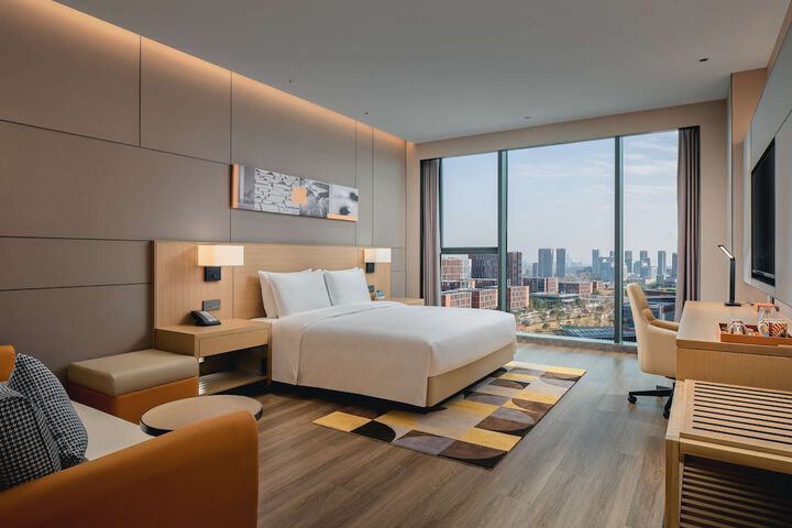 Room 9 of 50