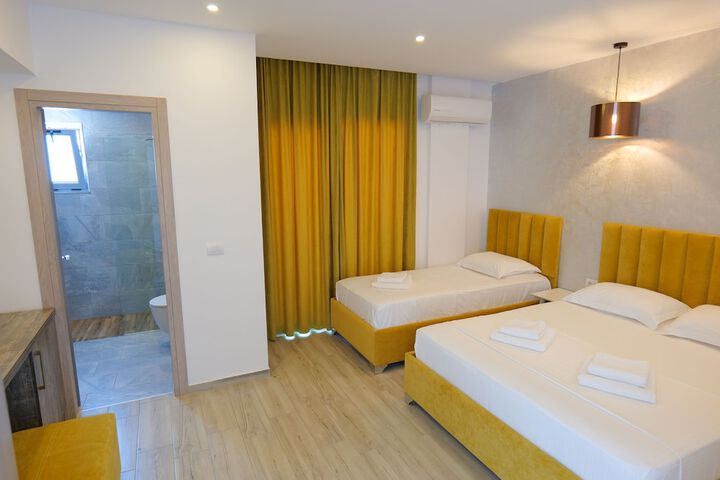 Room 35 of 103