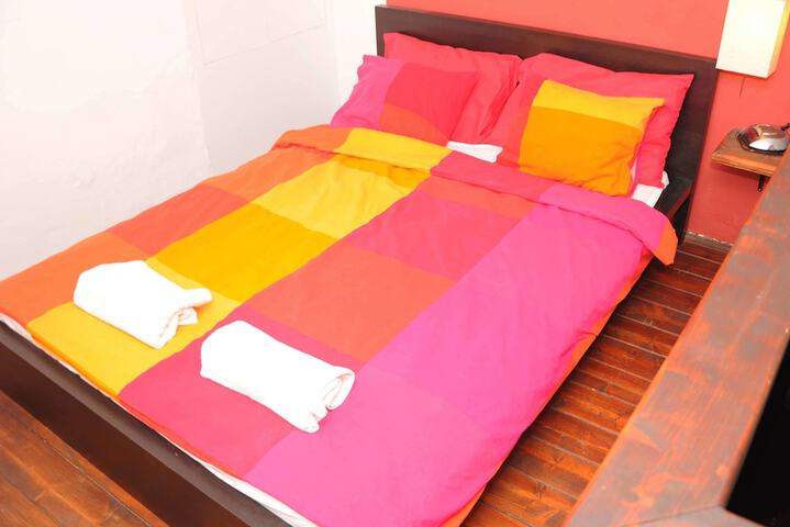 Room 5 of 65