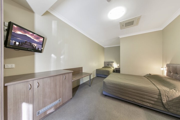 Room 17 of 43