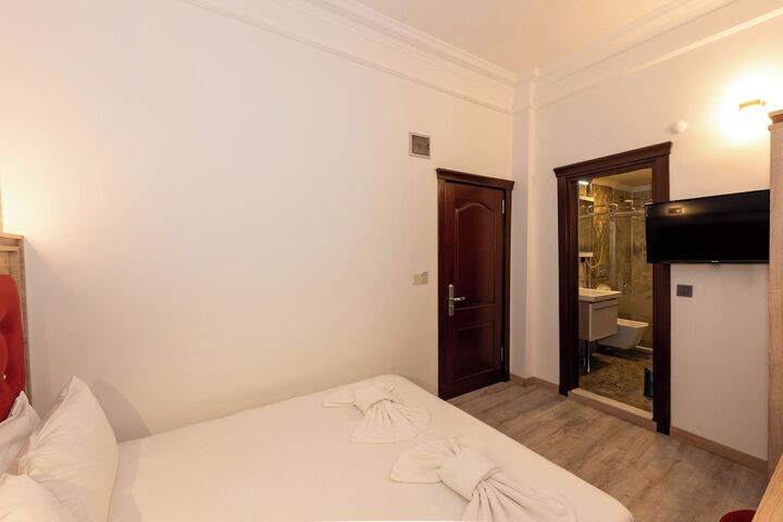 Room 35 of 76