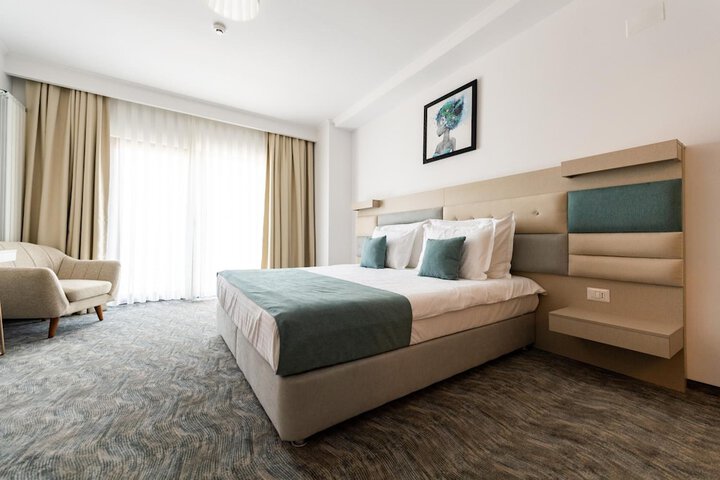 Room 14 of 66